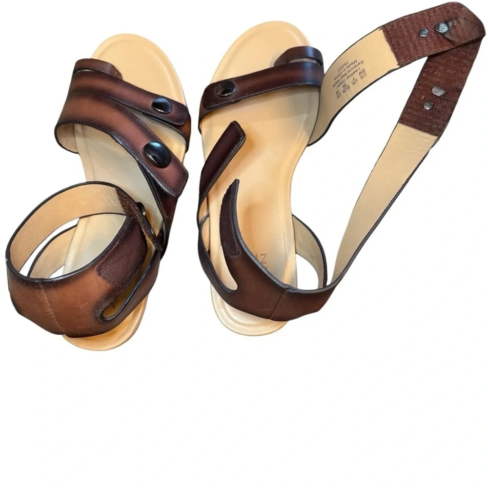 Naturalizer Tassy Flat Gladiator Sandal Brown Leather with Toe Ring- Size 9